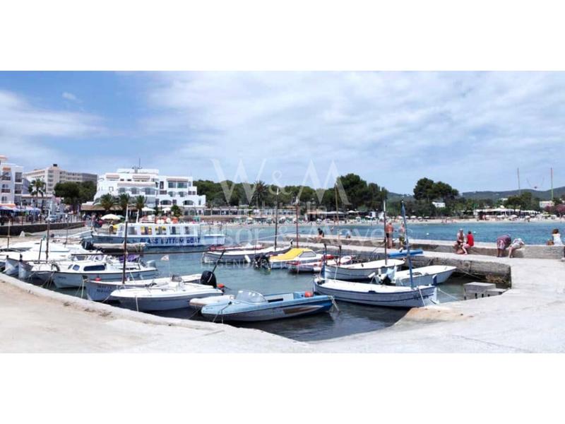 Foto a2debfdd-2534-44c5-aa2d-fe3eb7a603db. Piso en avenida des canar se vende ático en es canar en primera línea de mar en Santa Eulària