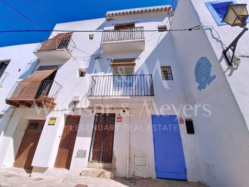 Foto 867525bc-98d8-421d-888e-6a6b62c7879f. Dúplex a calle santa llucia 17 a Dalt Vila-La Marina Ibiza