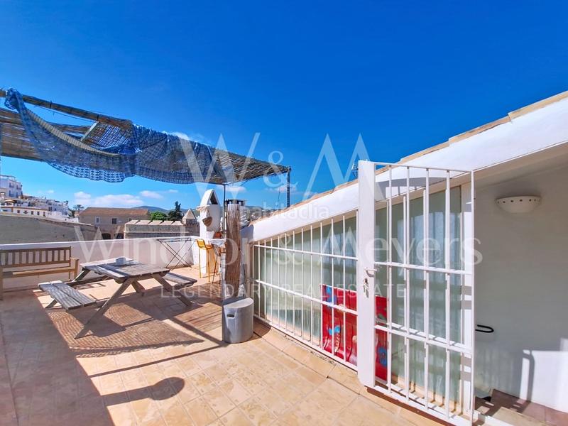 Foto 956b1c99-462f-4ad7-8284-791fa2a311e9. Dúplex a calle santa llucia 17 a Dalt Vila-La Marina Ibiza