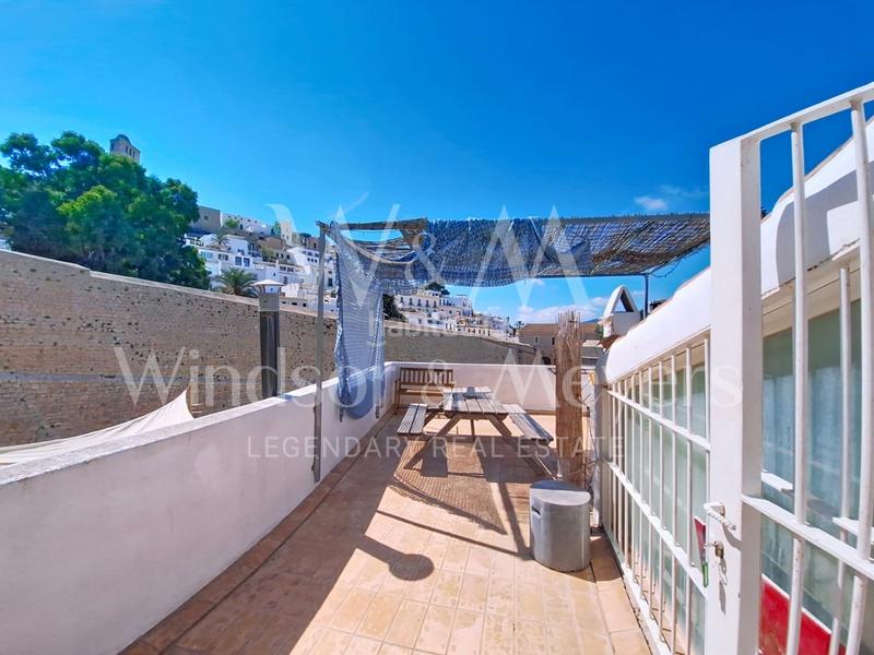 Foto d8770505-5496-44eb-8660-37b8a6c081d4. Dúplex a calle santa llucia 17 a Dalt Vila-La Marina Ibiza