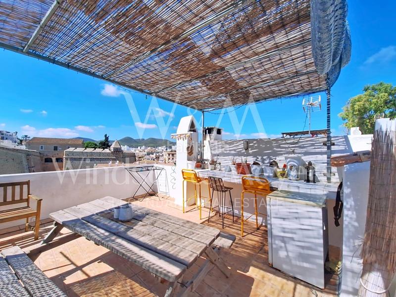 Foto e946264c-05c5-48d4-b119-a89ad4c3d80f. Dúplex a calle santa llucia 17 a Dalt Vila-La Marina Ibiza