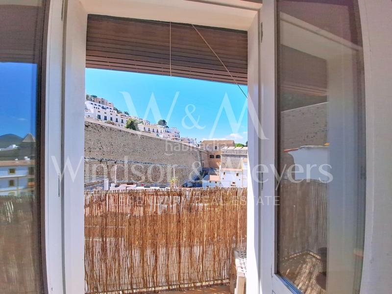Foto fca0309d-7278-4e5f-acda-c38c1486fa80. Dúplex a calle santa llucia 17 a Dalt Vila-La Marina Ibiza