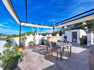 Dúplex  Carrer parís. Se vende duplex adosado en roca llisa, santa eulalia