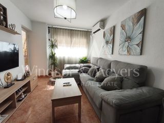 Location Appartement  Paseo abel matutes juan 26. Se alquila moderno piso de 2 habitaciones con terraza