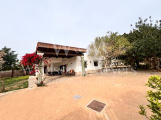 Casa a Sant Jordi de Ses Salines-Sant Francesc. Villa rustica típica ibicenca en sant jordi