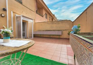 Reihenhaus in Balaguer. Acogedora casa de 4 habitaciones, terraza y garaje, en el centro