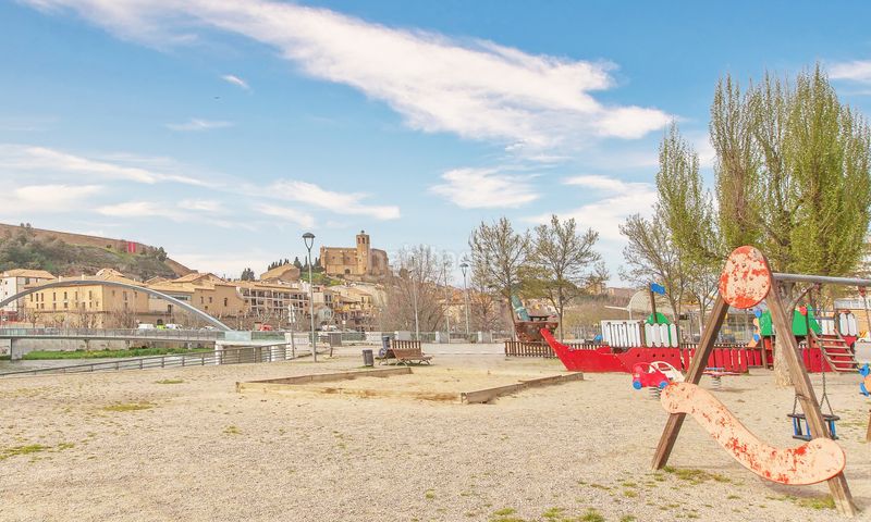 Foto 43153bd8-b01d-4fde-bfb1-838a49c01fb7. Casa adossada amb calefacció aparcament a Balaguer