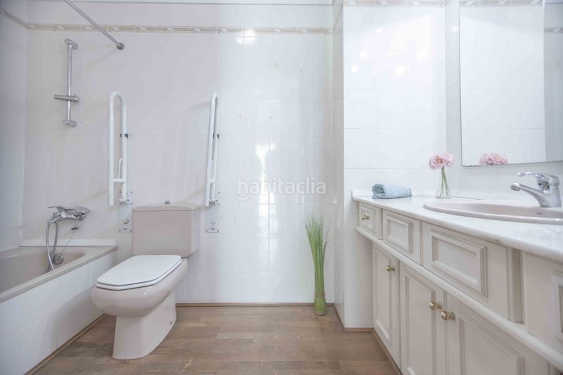 Foto db3373e5-20a0-4c13-8d00-3891b460972a. Casa adossada amb calefacció aparcament a Balaguer