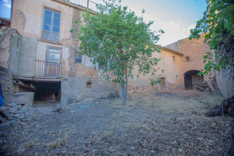 Foto edce7627-4bf9-4aba-8efc-f386f2990473. Casa amb xemeneia aparcament a Torrebesses