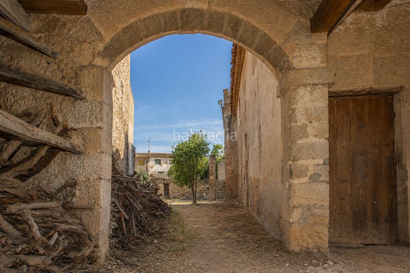 Foto fba2c132-ed93-478b-84ac-10bb9c8ef026. Casa amb xemeneia aparcament a Torrebesses