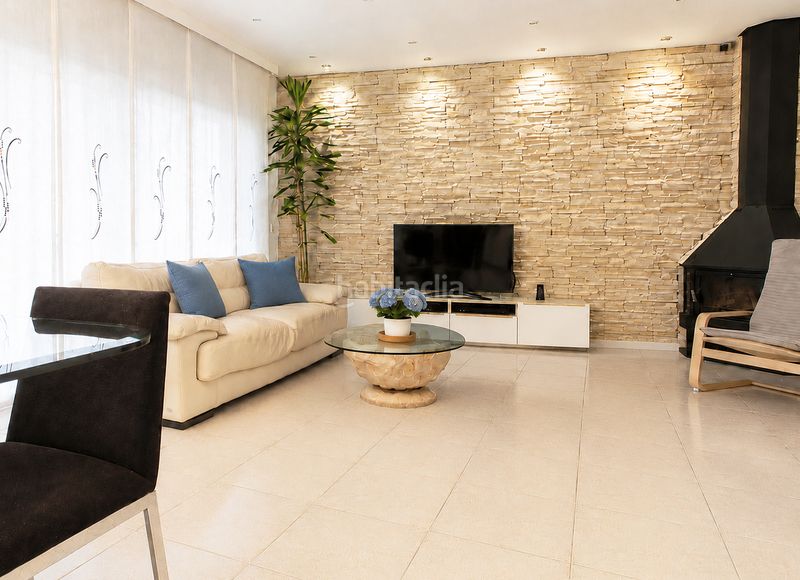 Foto d78774a8-3c16-4b59-88e9-50e7b98936b3. Casa amb xemeneia calefacció aparcament a Bell-lloc d´Urgell