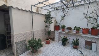 Piano terra  Carrer de llíria. Piso de 3 habitaciones en zona de fácil aparcamiento