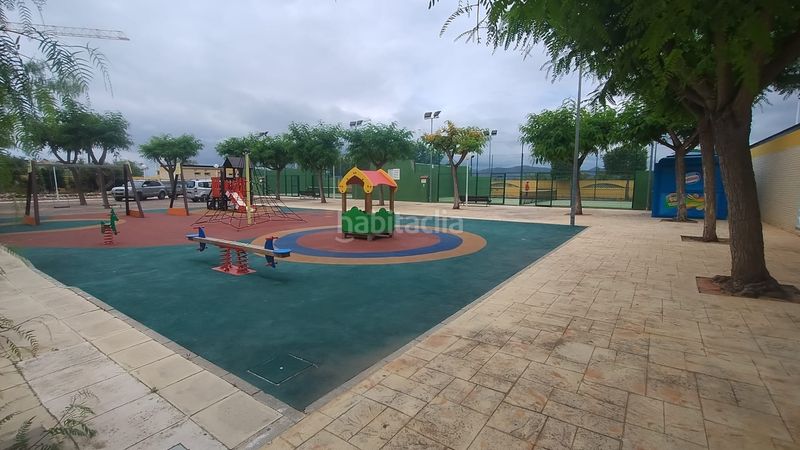 Foto 0d10d22e-b2a3-445a-8772-1a495a8cb083. Casa adossada amb xemeneia calefacció aparcament piscina a Sagunt