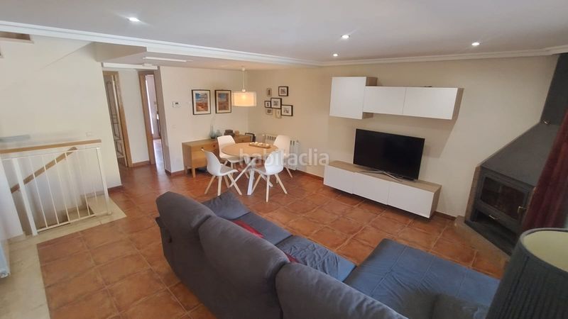 Foto 13e950ed-3231-4523-8226-ff7030e00bd6. Casa adossada amb xemeneia calefacció aparcament piscina a Sagunt
