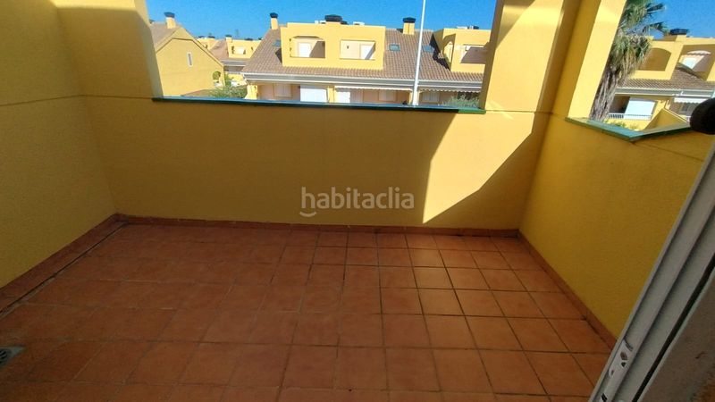 Foto b37f80cb-1ad3-4580-9fd9-56b0796c9387. Casa adossada amb xemeneia calefacció aparcament piscina a Sagunt