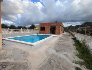 Xalet  Plaça poligono 9. Chalet urbano con piscina para terminar