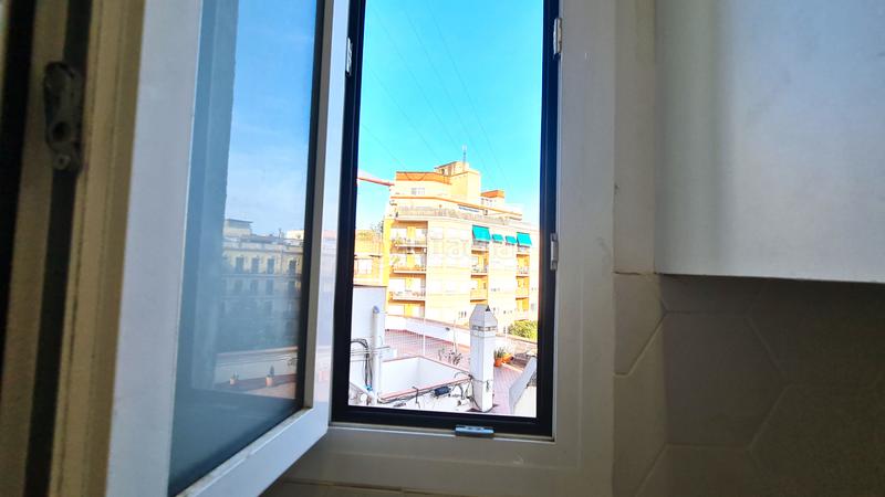 Foto 124c1162-5615-4cdd-a0ff-dd8b80de8665. Alquiler piso precioso piso de 2 habitaciones en rocafort / roma en Barcelona