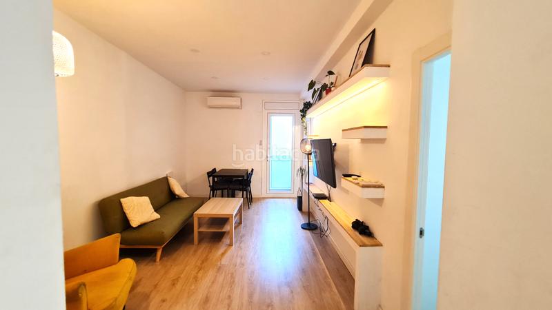 Foto 609a8a1e-eb54-41ba-8b86-099ff862fdd4. Alquiler piso precioso piso de 2 habitaciones en rocafort / roma en Barcelona