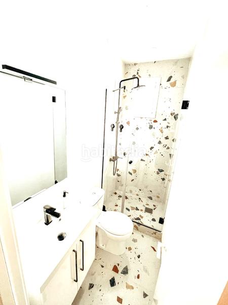 Foto f756f317-6b63-4a0e-802d-b6441ae6ddbe. Alquiler piso precioso piso de 2 habitaciones en rocafort / roma en Barcelona