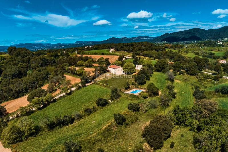 Foto eb1659e5-355e-49a5-9803-214e5aefeae1. Masia amb aparcament piscina a Franqueses del Vallès (Les)
