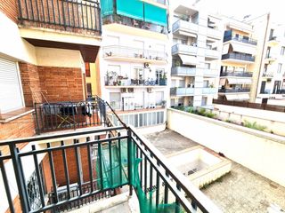 Pis  Carrer de valència. Piso en la sagrada familia, muchas posibilidades de reforma