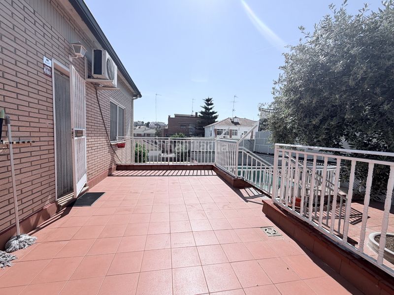 Foto 3a9ab65e-18de-4a96-8130-fa40fbc53c34. Casa amb xemeneia calefacció aparcament piscina a Terrassa