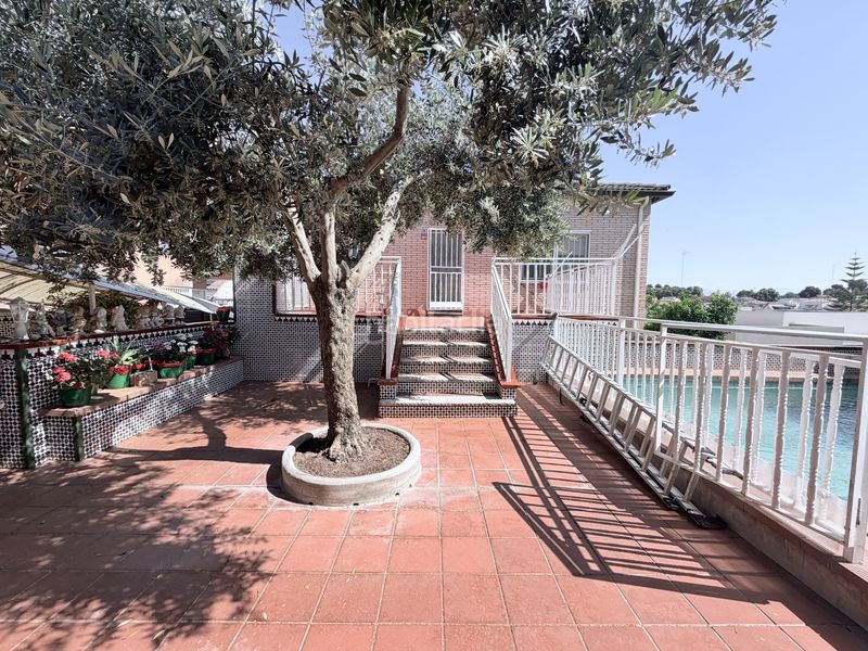 Foto 5fee2845-34ed-4f20-b8c4-bcb128369e34. Casa amb xemeneia calefacció aparcament piscina a Terrassa