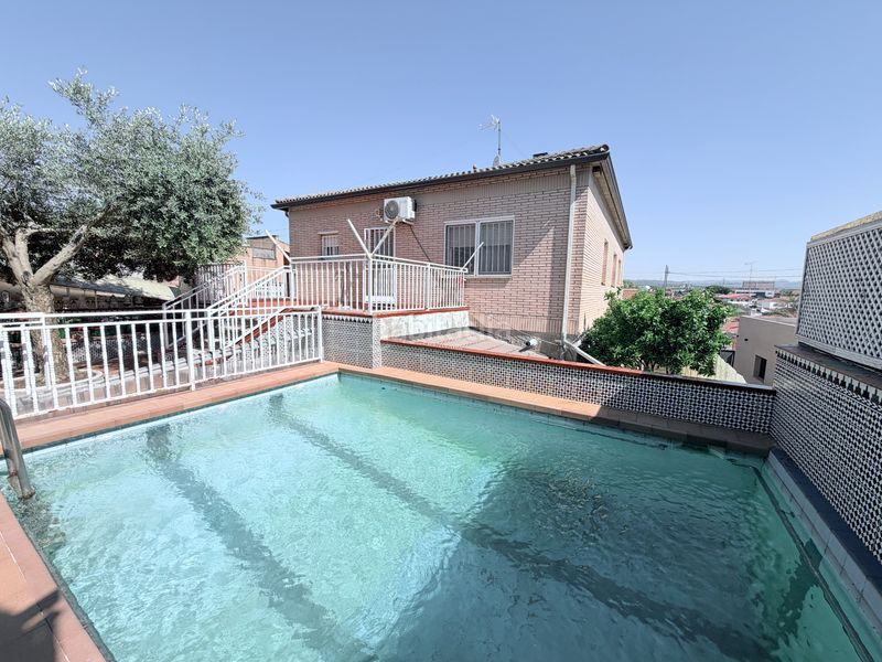 Foto 6a6bb976-1904-4943-9b96-1d694105f5eb. Casa amb xemeneia calefacció aparcament piscina a Terrassa