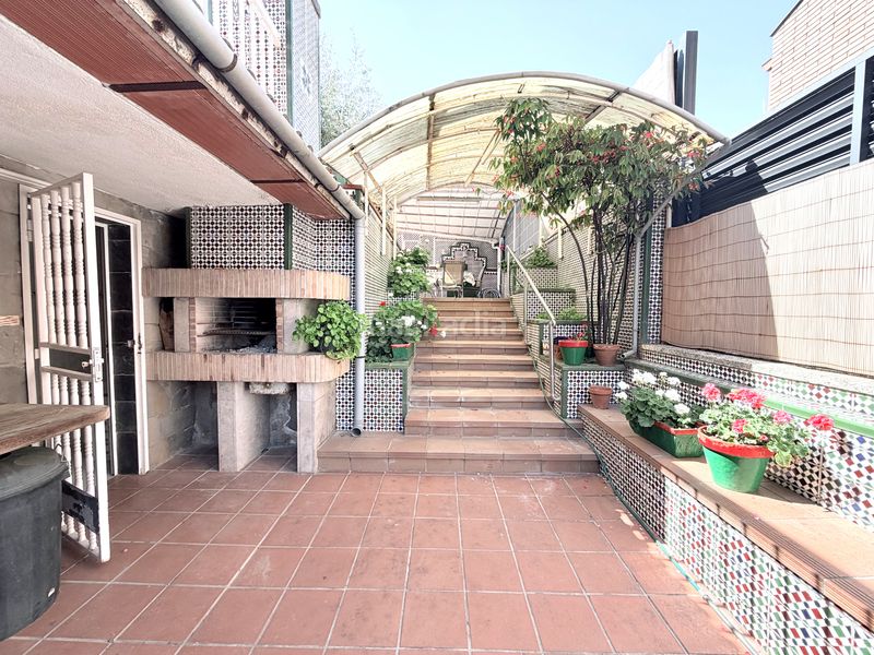 Foto 702a8d2f-312c-44cb-9746-492974c6a6ce. Casa amb xemeneia calefacció aparcament piscina a Terrassa