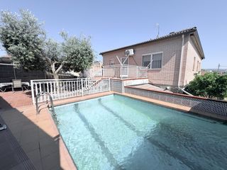 Casa a Can Parellada. Precioso chalet con piscina ¡ posibilidad de dos viviendas !