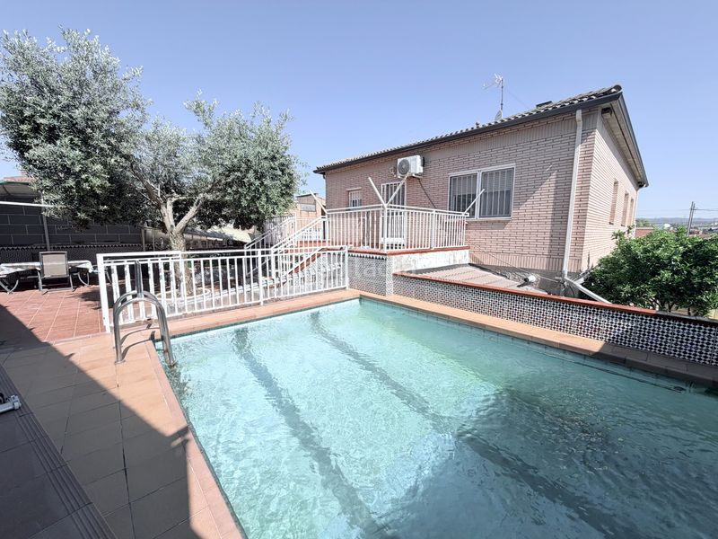 Foto eba68c1b-8a38-4094-84c3-927606a32743. Casa amb xemeneia calefacció aparcament piscina a Terrassa