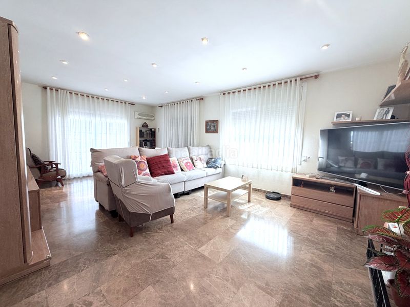 Foto f5efb0e2-a521-4982-b05e-bc467014fd04. Casa amb xemeneia calefacció aparcament piscina a Terrassa