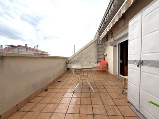 Piso  Carrer del doctor ferran. Terraza a pie de salón