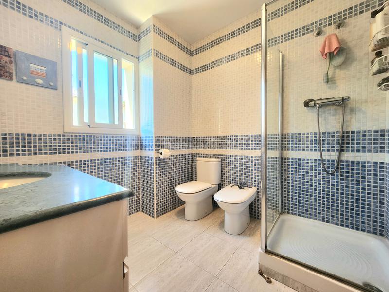Foto d1b393b8-2ef5-4c4f-a74a-5cd9e156fe19. Casa impresionante casa con jardin y 5 dormitorios en Rubí