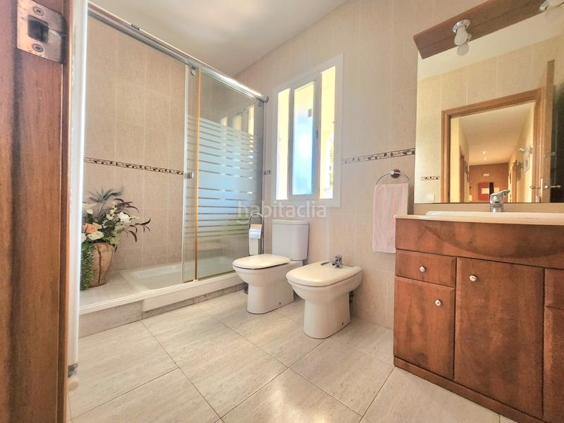 Foto df1025c2-3ed3-498f-8375-c33fdce170a8. Casa impresionante casa con jardin y 5 dormitorios en Rubí