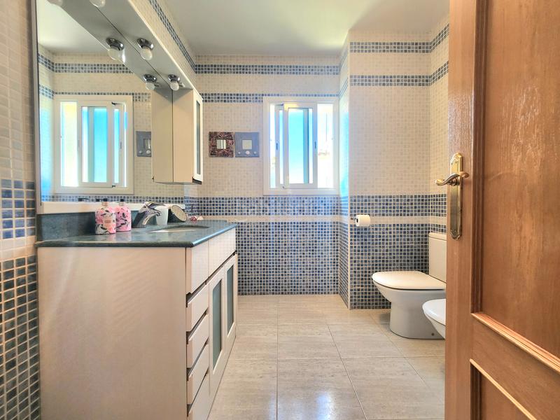 Foto df383b59-18ec-42f7-ae72-8817b81e1a05. Casa impresionante casa con jardin y 5 dormitorios en Rubí