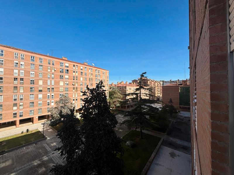 Foto b1da95c2-f1bd-40ba-a87e-e51097da6790. Appartamento con riscaldamento parcheggio in Parque de los Cineastas Zaragoza