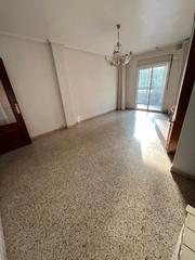 Piso  Plaza de gallur. Piso muy amplio totalmente exterior con garaje y trastero – plaz
