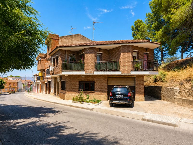 Foto 462c8a5a-bec8-4612-a9ed-25ffe2606ceb. Casa adosada en calle agustina de aragón 19 espectacular chalet en el corazón en Fuentes de Ebro