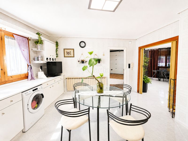 Foto a75e3ff6-6fe4-4455-b658-764a31de0b36. Casa adosada en calle agustina de aragón 19 espectacular chalet en el corazón en Fuentes de Ebro