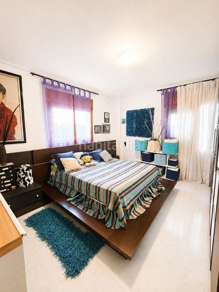 Foto b8f66e75-3508-4a4a-b54f-ee75dfeb53b8. Casa adosada en calle agustina de aragón 19 espectacular chalet en el corazón en Fuentes de Ebro