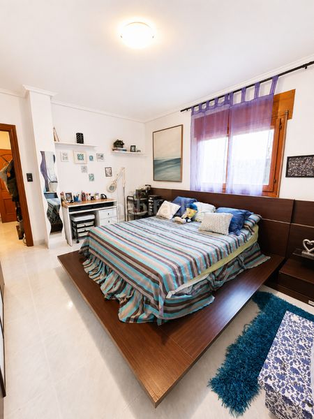Foto e23e6627-c1c3-4cc4-b3fb-9352e758d07e. Casa adosada en calle agustina de aragón 19 espectacular chalet en el corazón en Fuentes de Ebro