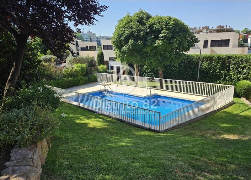 Foto 28dba34c-b708-44aa-b347-dbf13c614e1f. Maison jumelée avec chauffage parking piscine dans Peñagrande Madrid