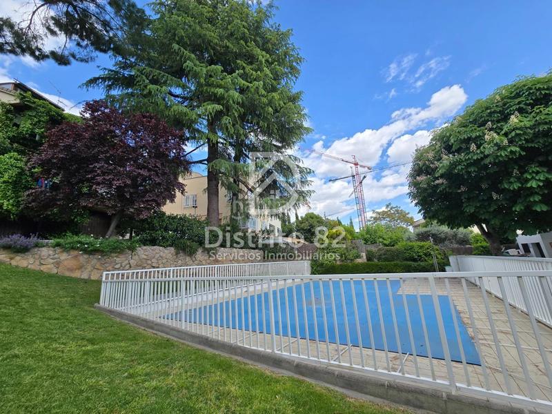 Foto 4bfb499d-4472-42a6-9e50-9f9ab7f2c3e7. Maison jumelée avec chauffage parking piscine dans Peñagrande Madrid