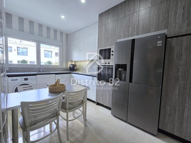 Foto 058466ff-a4b4-4d34-9315-7cbfb3eb2f60. Semi detached house with heating parking pool in Peñagrande Madrid