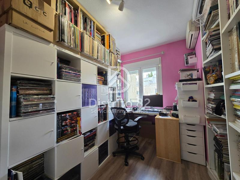 Foto 3121cb6c-ae2f-4dc3-b4ac-0de13f0a0b42. Semi detached house with heating parking pool in Peñagrande Madrid