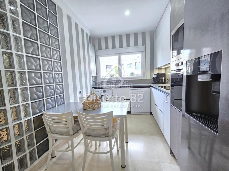 Foto 3c347d0d-6dd8-4ad6-82b0-c02a424d868f. Semi detached house with heating parking pool in Peñagrande Madrid