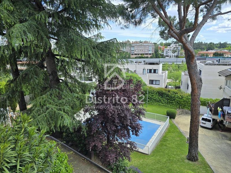 Foto 4b272ae7-21f2-4746-b420-cc7a8a6a7b03. Semi detached house with heating parking pool in Peñagrande Madrid