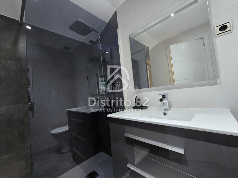 Foto 518497d0-09ee-45ac-9fc1-c64020a63e65. Semi detached house with heating parking pool in Peñagrande Madrid