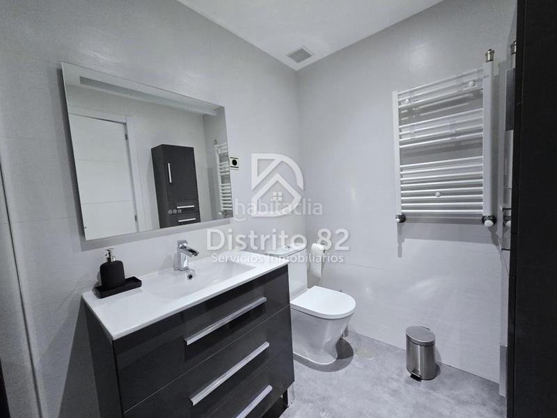 Foto f03b5471-b289-4b6d-8e89-28426a95b22f. Semi detached house with heating parking pool in Peñagrande Madrid